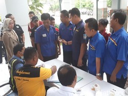 Pastikan Penumpang Aman Saat Mudik, Polisi Tes Urine Sopir Bus