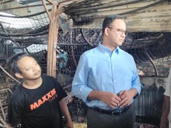 Anies Dengarkan Curhat Pedagang Korban Kebakaran Pasar Kramat Jati