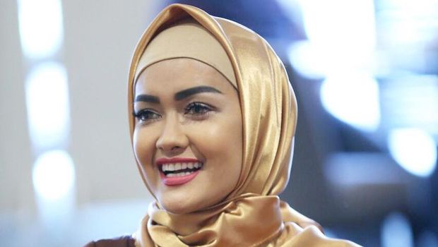 Julia Perez Jupe hijab jilbab