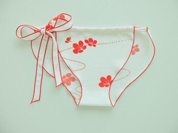 Orang Jepang Ramai-ramai Pakai Celana Dalam yang Sedang Tren Ini