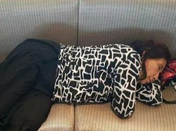 Foto Menteri Kelautan Susi Ketiduran di Bandara Jadi Viral