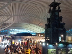 Menara Jam yang Unik & Antik di Bandara Bali