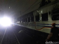 Saksi: Mobil yang Tabrakan dengan KA di Senen Sempat Terhalang Motor