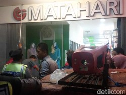 Warga Dikejutkan Kobaran Api di Matahari Malioboro, Yogya