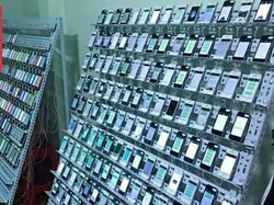 Pabrik Like Dirazia, Ratusan Ribu Kartu SIM dan 400 iPhone Disita