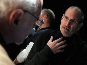 Walt The Kingmaker Mossberg, Juru Damai Steve Jobs dan Bill Gates