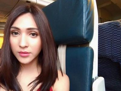 Girls, Lebih Minder Sama Millendaru, Dena Rachman Atau Dinda Syarif?