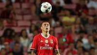 Pada posisi 10 muncul nama Victor Lindelof. Manchester United beberapa pekan lalu mendapatkannya dari Benfica dengan nilai 31 juta poundsterling (Carlos Rodrigues/Getty Images)