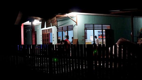 Desa di Pedalaman Papua Ini Sudah Terang Benderang