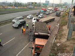 Tabrakan Truk di Tol JORR Km 47 Arah Tanjung Priok, Lalin Padat
