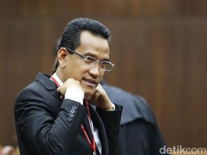 Refly Harun Yakin AMIN Menang Usai Sidang Sengketa Pilpres di MK Refly Harun Yakin AMIN Menang Usai Sidang Sengketa Pilpres di MK