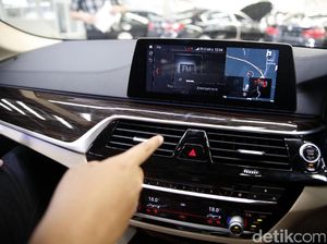 Sistem GPS BMW Terhubung dengan Satelit