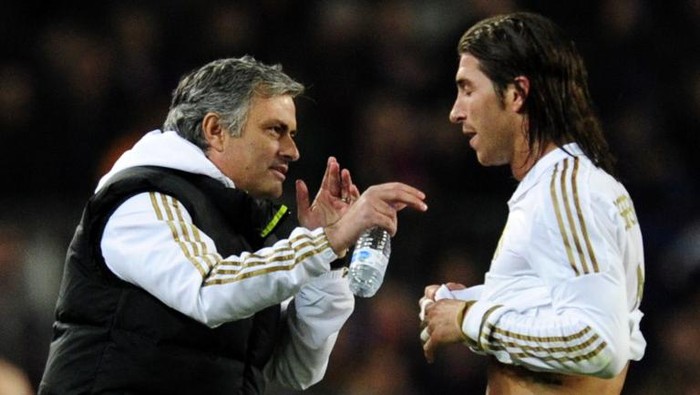 Real Madrids Portuguese coach Jose Mourinho (L) chats with Real Madrids defender Sergio Ramos (R) after he received a red card during the second leg of the Spanish Cup quarter-final 
