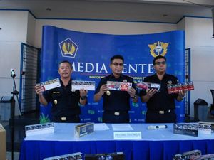Bea-Cukai Jambi Sita 4,8 Juta Rokok Ilegal Rp 1,2 M Bea-Cukai Jambi Sita 4,8 Juta Rokok Ilegal Rp 1,2 M