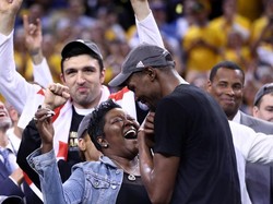 Perayaan Emosional Durant bersama Sang Ibu