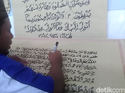 Napi Lapas Blitar Menulis Mushaf Al Quran Raksasa