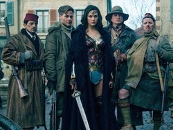 Di Balik Foto Hitam Putih Kunci Cerita Wonder Woman