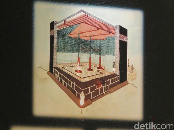 Foto: Menjelajah Isi Dalam Kabah