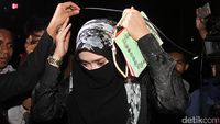 Firza Husein Bercadar Hitam di Polda Metro Jaya