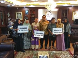 Temui Fadli Zon, Keluarga Minta Penangguhan Penahanan Al-Khaththath Temui Fadli Zon, Keluarga Minta Penangguhan Penahanan Al-Khaththath