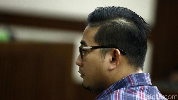 AKBP Raden Brotoseno divonis hukuman pidana 5 tahun penjara dan denda Rp 300 juta subsider 3 bulan kurungan di Pengadilan Tipikor, Jakarta Pusat, Kamis (14/6/2017). Brotoseno disebut terbukti bersalah menerima suap.