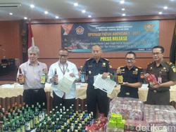 Pabrik yang Produksi Puluhan Ribu Miras Ilegal di Bandung Dibongkar