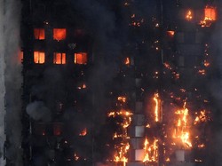 Saksi Mata Kebakaran di London: Saya Lihat Orang-orang Loncat