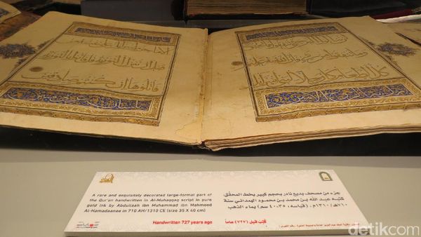 Ini Foto Al Quran Bertinta Emas di Madinah