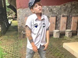 Dicerai Aming, Evelyn Suka-suka Tampil Feminin atau Tomboi