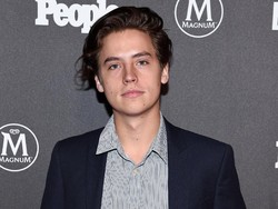 20 Detik yang Bikin Cole Sprouse Kehilangan Keperjakaan