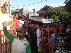 Dua Orang Diduga Pencuri Dikeroyok Massa di Matraman