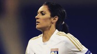Di negara kelahirannya, Prancis, Louisa Necib dijuluki The Female Zidane. Menjadi tulang punggung lapangan tengah Les Bleus dan Lyon, perempuan 30 tahun ini digambarkan sebagai pemain dengan kemampuan spesial, memiliki teknik luar biasa, penguasaan bola yang elegan dan akurasi umpan yang sangat tinggi (Foto: ist).