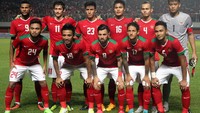 Para pemain timnas Indonesia foto bersama sebelum bertanding melawan Puerto Riko di Stadion Maguwoharjo, Sleman, Selasa (13/6/2017). Dalam laga ini Indonesia menurunkan timnas U-22 plus beberapa pemain senior. Pool/PSSI.