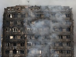 17 Orang Tewas dalam Kebakaran Apartemen London, Warga Marah