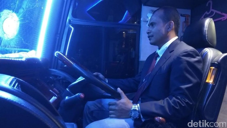 Biar Elegan, Sopir Bus Bertingkat di Aceh Wajib Pakai Jas dan Dasi