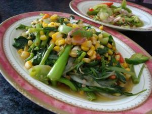 Menu Ke-23: Jagung Manis Enak Diracik Jadi Tumis Kangkung dan Rujak