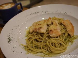 Dua Coffee Shop: Bersantai Sambil Menikmati Cappuccino dan Pasta Verdo