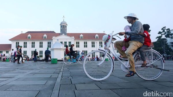 Ngabuburit Asyik di Kota Tua Jakarta