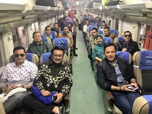 Tatap Pilkada 2018, SBY dan AHY Tour de Java Naik Kereta