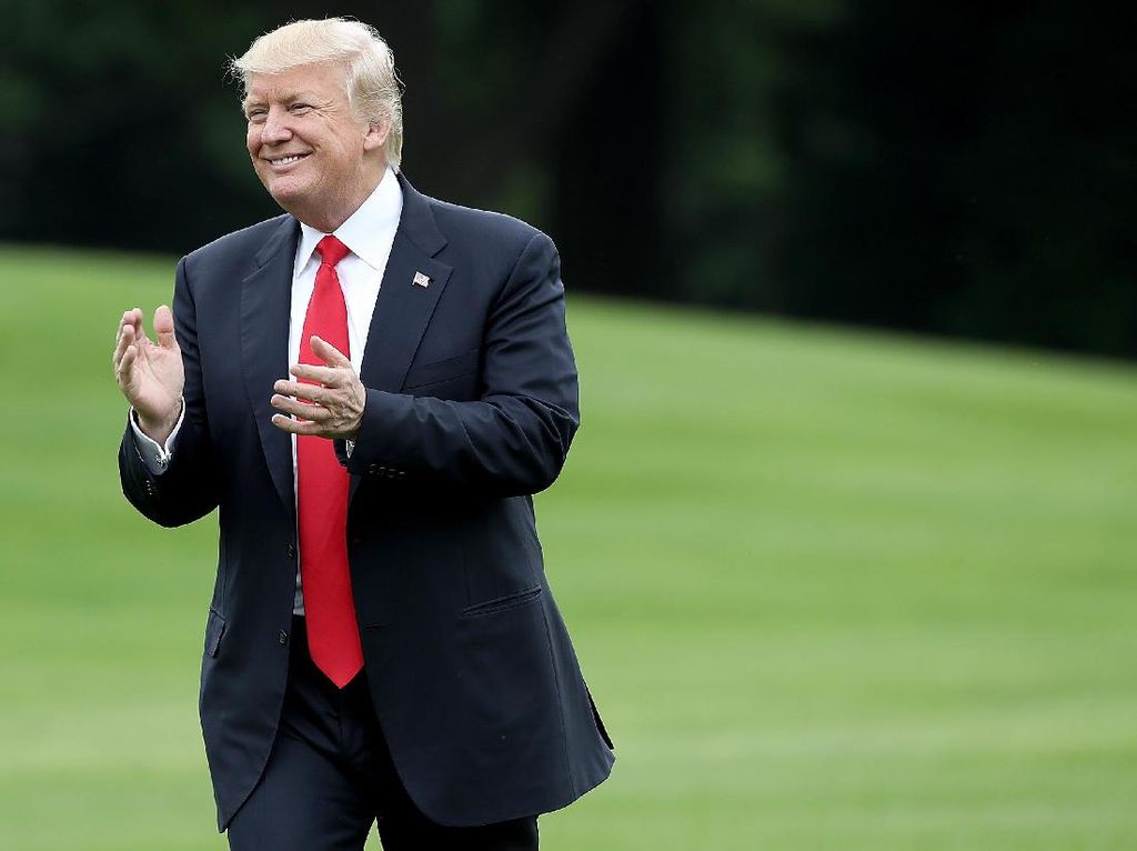 Trump Puji Langkah Kim Jong Un Tunda Serangan Rudal ke Guam Trump Puji Langkah Kim Jong Un Tunda Serangan Rudal ke Guam