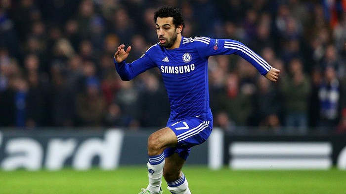 LONDON, ENGLAND - DECEMBER 10:  Mohamed Salah of Chelsea runs with the ball during the UEFA Champions League group G match between Chelsea and Sporting Clube de Portugal at Stamford Bridge on December 10, 2014 in London, United Kingdom.  (Photo by Clive Mason/Getty Images)
