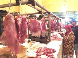 Daging Sapi Masih Rp 120.000/Kg, Ayam Rp 35.000/Ekor Daging Sapi Masih Rp 120.000/Kg, Ayam Rp 35.000/Ekor