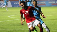 Kedua tim saling serang, tapi hingga peluit panjang berbunyi, tak ada gol yang tercipta. Pool/PSSI.