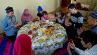 Ramah Tamah dengan Warga Muslim Kazakhstan