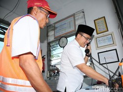 Bupati Anas Apresiasi Dedikasi Penjaga Perlintasan Kereta Api