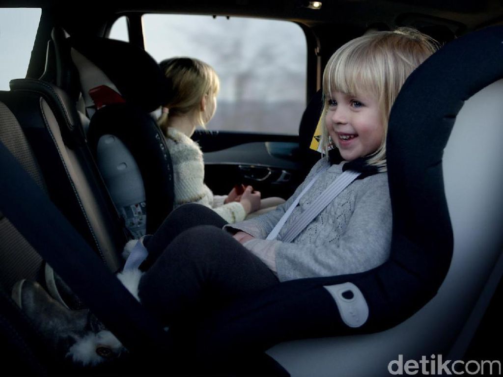 Alasan Kenapa Car Seat Mobil Harus Dipasang Menghadap Belakang Alasan Kenapa Car Seat Mobil Harus Dipasang Menghadap Belakang