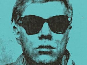 Selfie Perdana Andy Warhol Dilelang Rp 118 Miliar Selfie Perdana Andy Warhol Dilelang Rp 118 Miliar