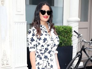 Ini Wedges Rp 22 Juta yang Sering Dipakai Salma Hayek