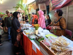 Warga Eks Lokalisasi Pamer Beragam Produk di Dolly Saiki Expo