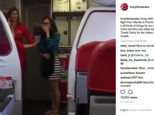 So Sweet, Pria Ini Lamar Kekasihnya di Dalam Pesawat